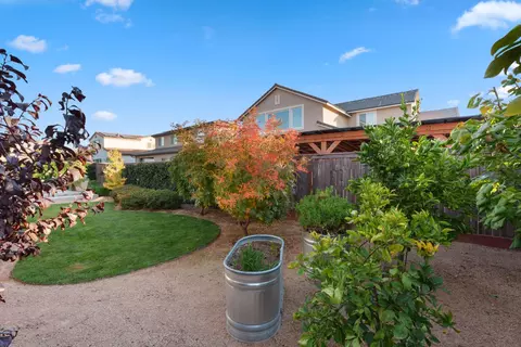 Exterior - 822 Overstone Ave, Madera, CA 93636 photo 2 of 9