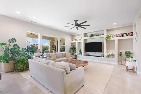 Living - 822 Overstone Ave, Madera, CA 93636 photo 3 of 5