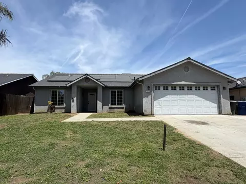 946 W Mammoth Pool Way, Hanford, CA 93230