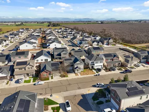 View/Area - 2715 Las Rosas Ave, Clovis, CA 93619 photo 11 of 16