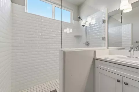 Bath - 2715 Las Rosas Ave, Clovis, CA 93619 photo 5 of 6