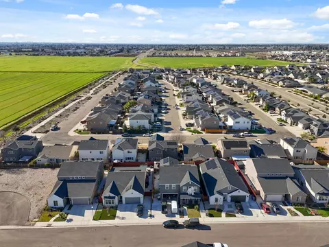 View/Area - 2715 Las Rosas Ave, Clovis, CA 93619 photo 8 of 16