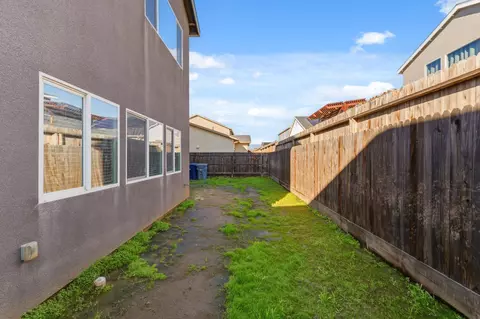 Exterior - 2715 Las Rosas Ave, Clovis, CA 93619 photo 9 of 9