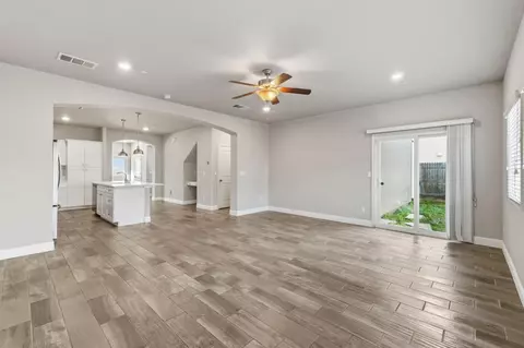 Living - 2715 Las Rosas Ave, Clovis, CA 93619 photo 6 of 7