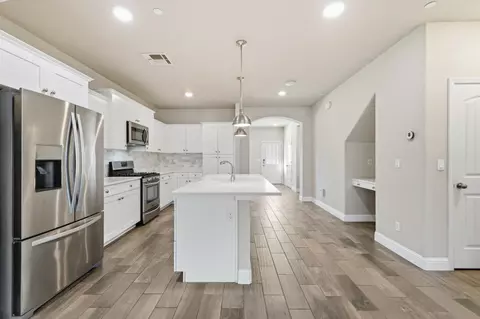 Entry Way - 2715 Las Rosas Ave, Clovis, CA 93619 photo 2 of 8