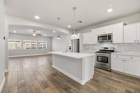Entry Way - 2715 Las Rosas Ave, Clovis, CA 93619 photo 3 of 8