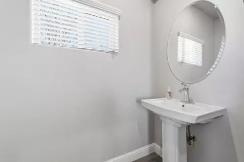 Bath - 2715 Las Rosas Ave, Clovis, CA 93619 photo 1 of 6