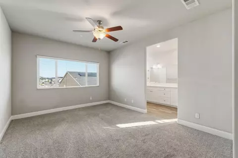 Bedroom - 2715 Las Rosas Ave, Clovis, CA 93619 photo 5 of 10