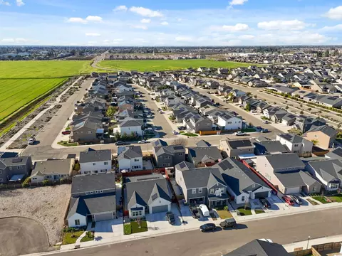 View/Area - 2715 Las Rosas Ave, Clovis, CA 93619 photo 7 of 16