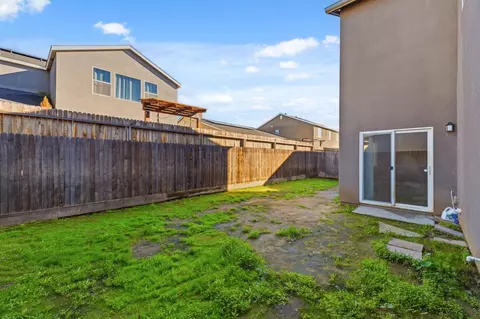 Exterior - 2715 Las Rosas Ave, Clovis, CA 93619 photo 8 of 9