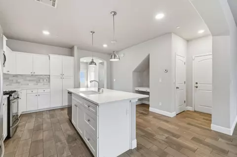 Entry Way - 2715 Las Rosas Ave, Clovis, CA 93619 photo 1 of 8