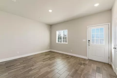 Living - 2715 Las Rosas Ave, Clovis, CA 93619 photo 3 of 7