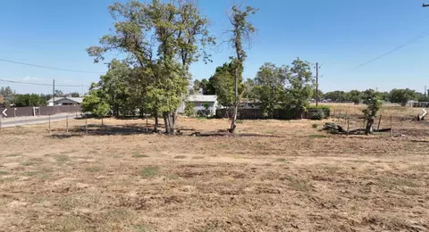 323 W Dunn Ave, Fresno, CA 93706