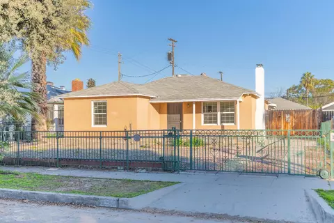 1584 N Carruth Ave, Fresno, CA 93728