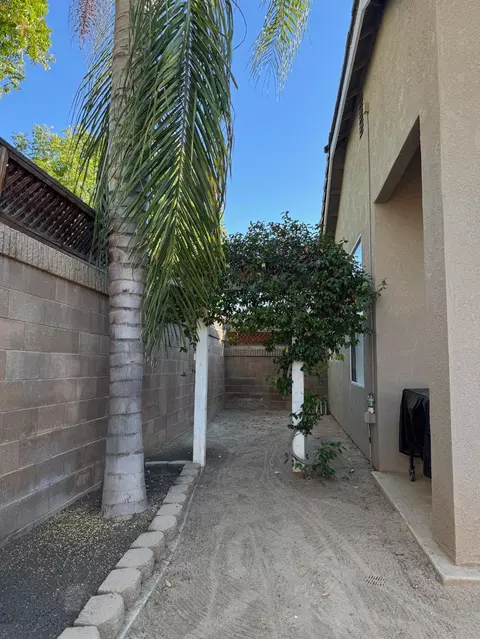 Exterior - 2691 Morris Ave, Clovis, CA 93611 photo 6 of 6