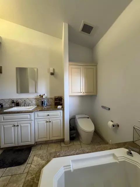 Bath - 2691 Morris Ave, Clovis, CA 93611 photo 3 of 5