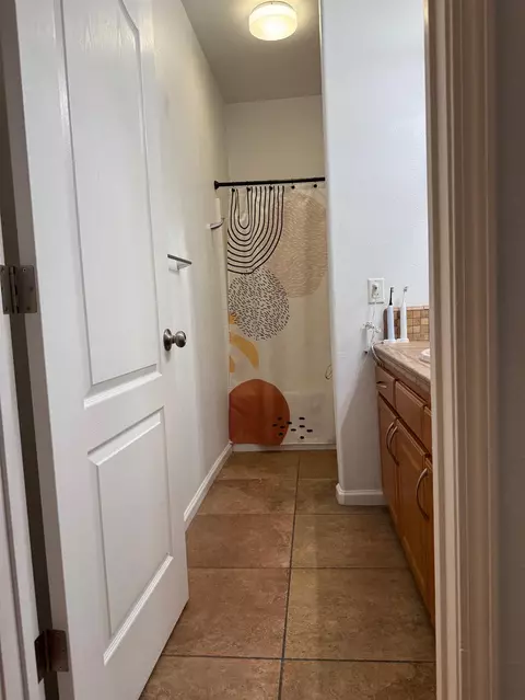 Bath - 2691 Morris Ave, Clovis, CA 93611 photo 5 of 5