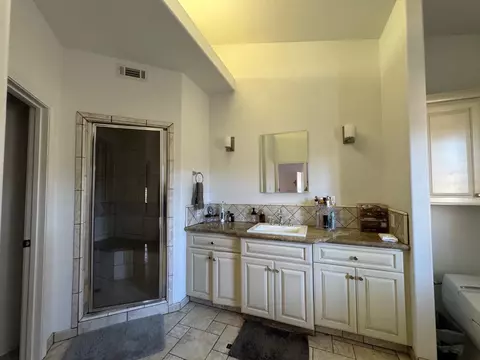 Bath - 2691 Morris Ave, Clovis, CA 93611 photo 4 of 5