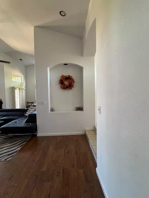 Entry Way - 2691 Morris Ave, Clovis, CA 93611 photo 4 of 5