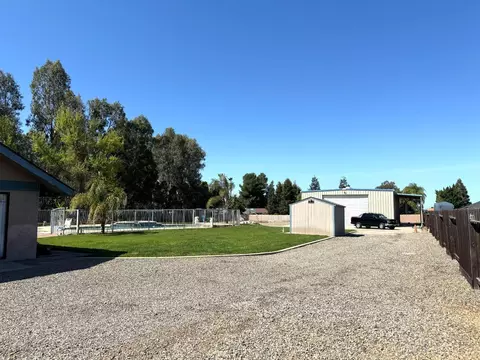 Exterior - 14728 Huntington Rd, Madera, CA 93636 photo 4 of 13