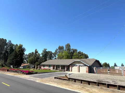 Exterior - 14728 Huntington Rd, Madera, CA 93636 photo 2 of 13