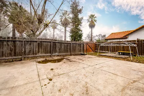 Exterior - 14531 W Kearney Blvd, Kerman, CA 93630 photo 7 of 7