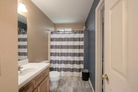 Bath - 14531 W Kearney Blvd, Kerman, CA 93630 photo 1 of 1