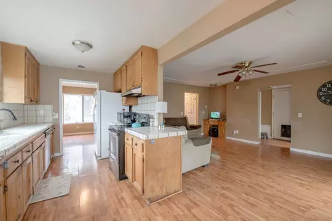 Entry Way - 14531 W Kearney Blvd, Kerman, CA 93630 photo 1 of 4
