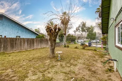Exterior - 14531 W Kearney Blvd, Kerman, CA 93630 photo 5 of 7