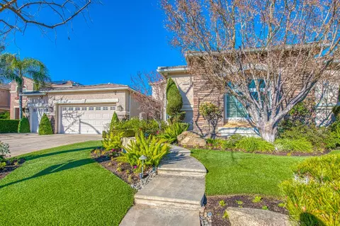 2824 E Omaha Ave, Fresno, CA 93720
