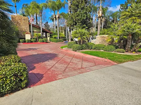 2881 Huntington Blvd #114, Fresno, CA 93721