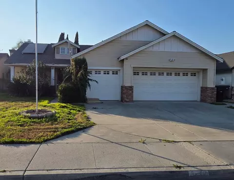 3026 Sage Ct, Hanford, CA 93230