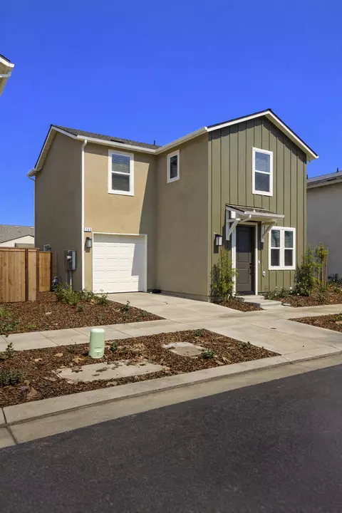 Exterior - 768 Laina Ave, Madera, CA 93636 photo 2 of 4