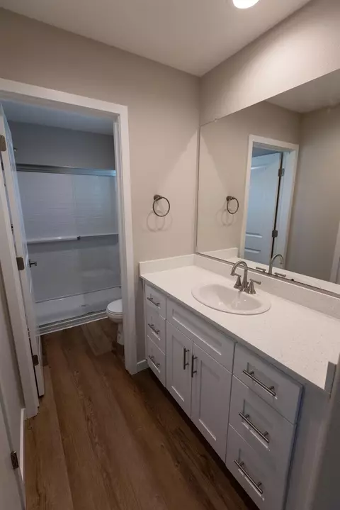Bath - 768 Laina Ave, Madera, CA 93636 photo 2 of 2
