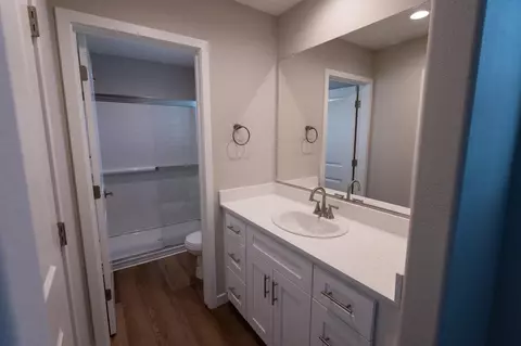 Bath - 768 Laina Ave, Madera, CA 93636 photo 1 of 2