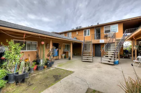 1275 N 8th St, Fresno, CA 93703