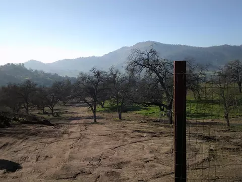 38949 Roundtree Ln, Yokuts Valley, CA 93675
