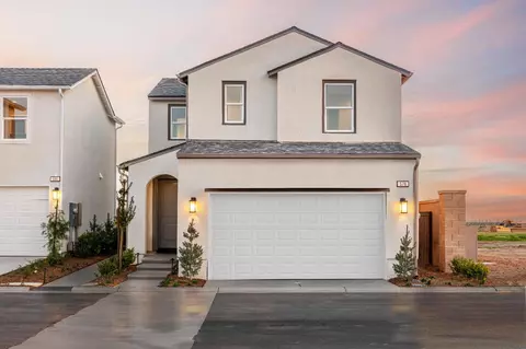 576 Ophelia Ave, Madera, CA 93636