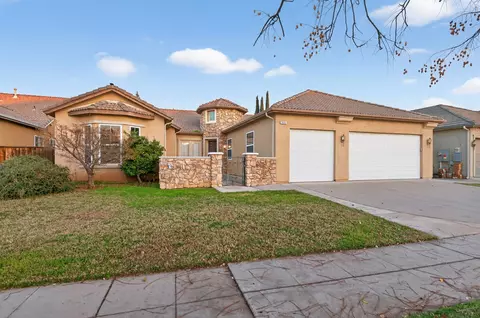 2445 Kaweah Ave, Clovis, CA 93619