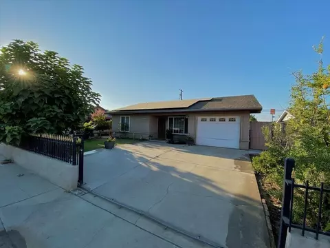 1510 W Thomas Ave, Fresno, CA 93728