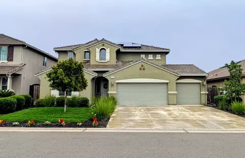 174 Emperor Way, Dinuba, CA 93618