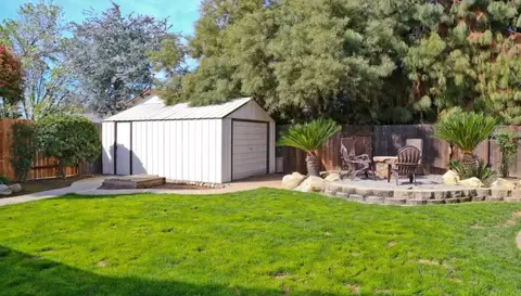 Exterior - 344 Mckelvy Ave, Clovis, CA 93611 photo 5 of 8