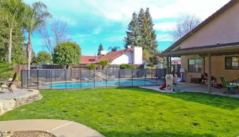 Exterior - 344 Mckelvy Ave, Clovis, CA 93611 photo 6 of 8