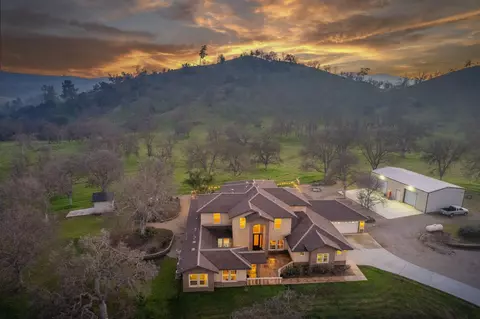 9855 Millerton Rd, Clovis, CA 93619
