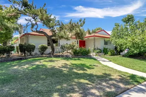 411 W Vartikian Ave, Fresno, CA 93704