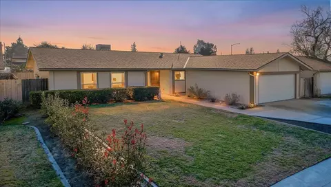 1506 Robinwood Ave, Clovis, CA 93611