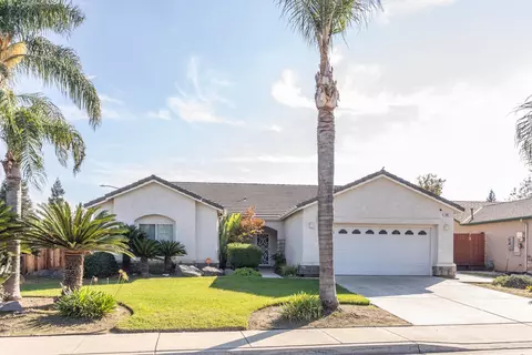 586 W Lindquist St, Kingsburg, CA 93631