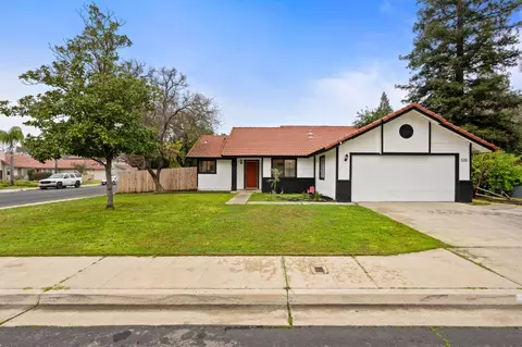 2231 Escalon Ave, Clovis, CA 93611
