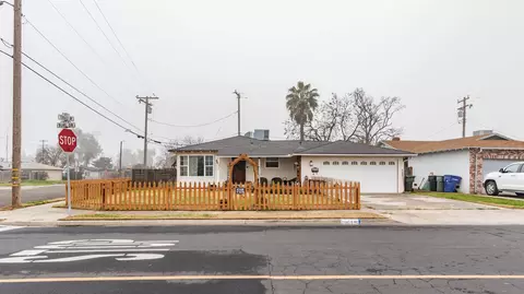 1904 N Burl Ave, Hanford, CA 93230