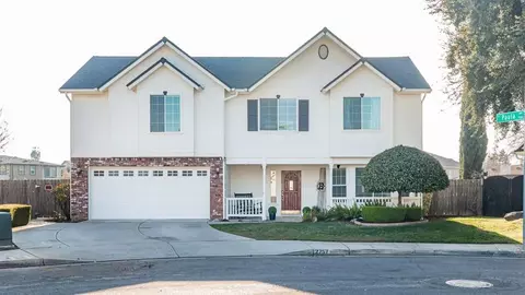 2757 E Jon Dr, Fresno, CA 93720